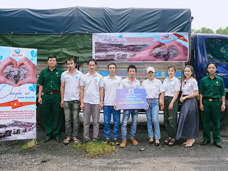 Hình ảnh đội ngũ hỗ trợ khách hàng EV88 chuyên nghiệp